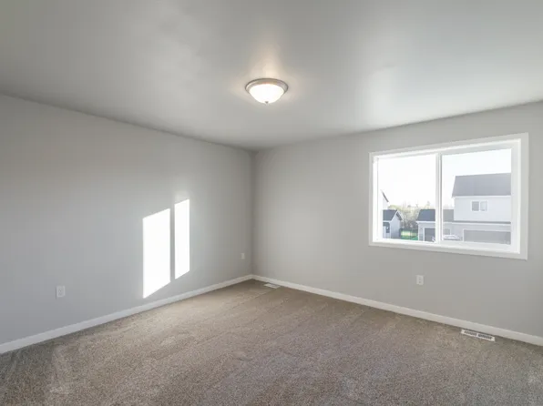 3710 33rd St S, Moorhead, MN 56560