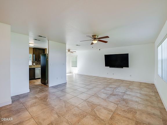 5th image of 1120 Mistletoe Dr