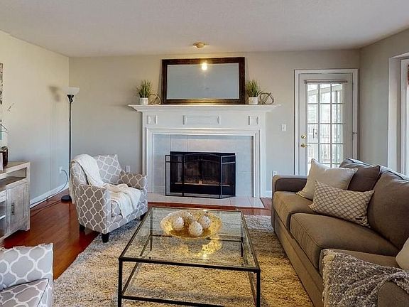3rd image of 648 Woodhill Dr