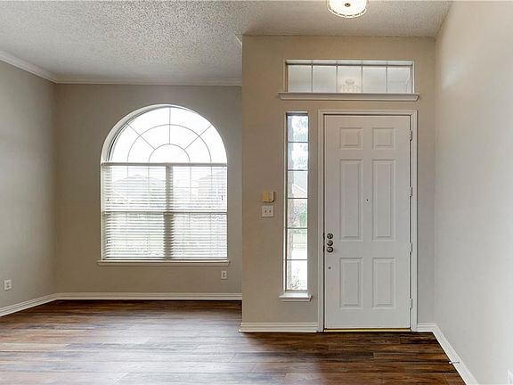 4th image of 2034 Fox Glen Dr