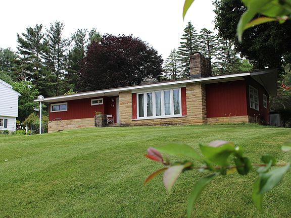 3rd image of 40 Wills Dr