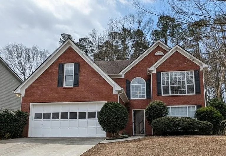 710 Suwanee Lakes Cir — Photo 1