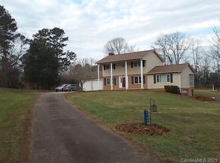 5135 Sulphur Springs Rd NE, Hickory, NC 28601