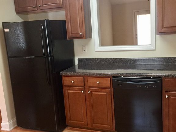 4th image of 431 Eagle Brook Dr