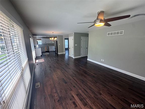 4th image of 469 Coventry Trail Ln
