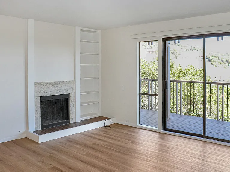 40 Harbor Oak Dr #14 — Photo 3