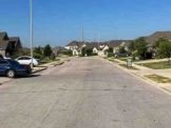 Exterior Neighborhood (street photo)
