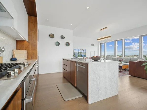 75 Park Lane South image 5 of 45