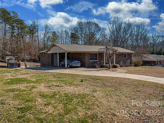 3rd image of 630 Poplar Dr