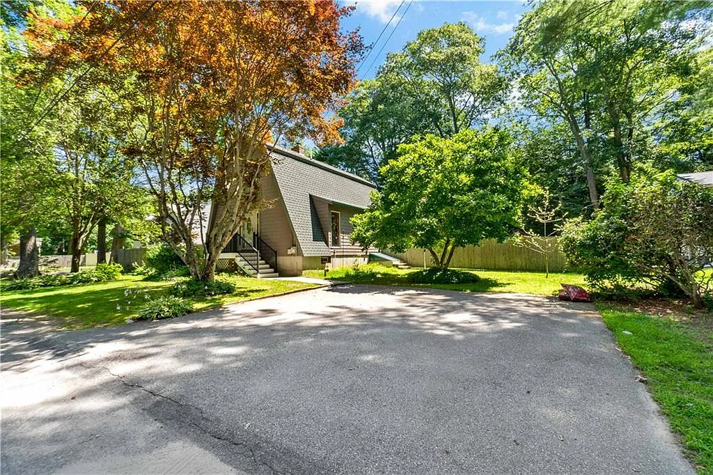3 bed, 2.0 bath, 1776 sqft, $2,800 — Photo 1