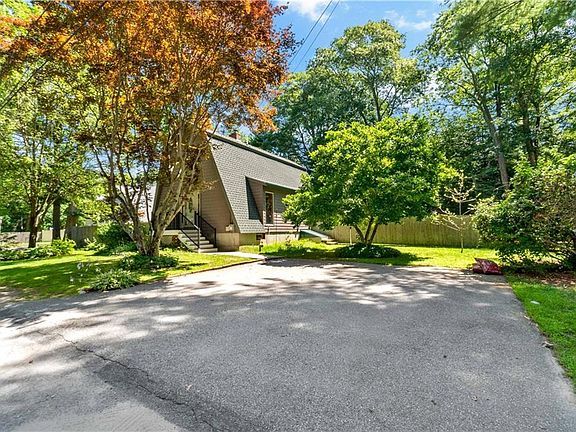 3rd image of 10 Partridge Dr