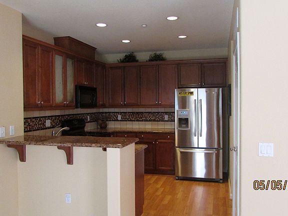 4th image of 661 N Capitol Ave