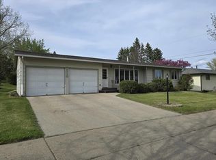 2110 7th Ave NW, Minot, ND 58703