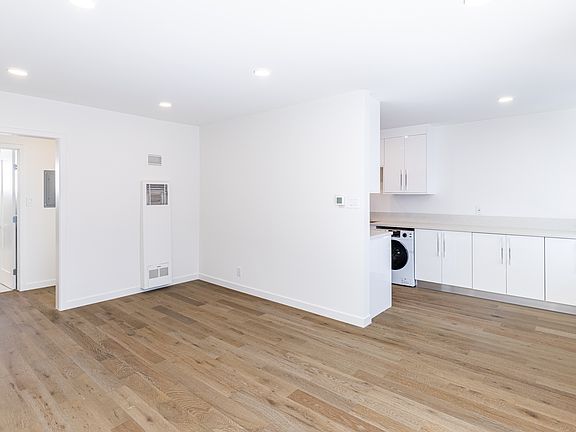 3rd image of 1028 6th St APT C