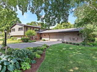 6N119 Woodland Rd, Saint Charles, IL 60175