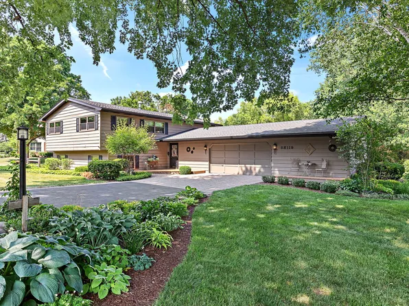 6N119 Woodland Rd, Saint Charles, IL 60175