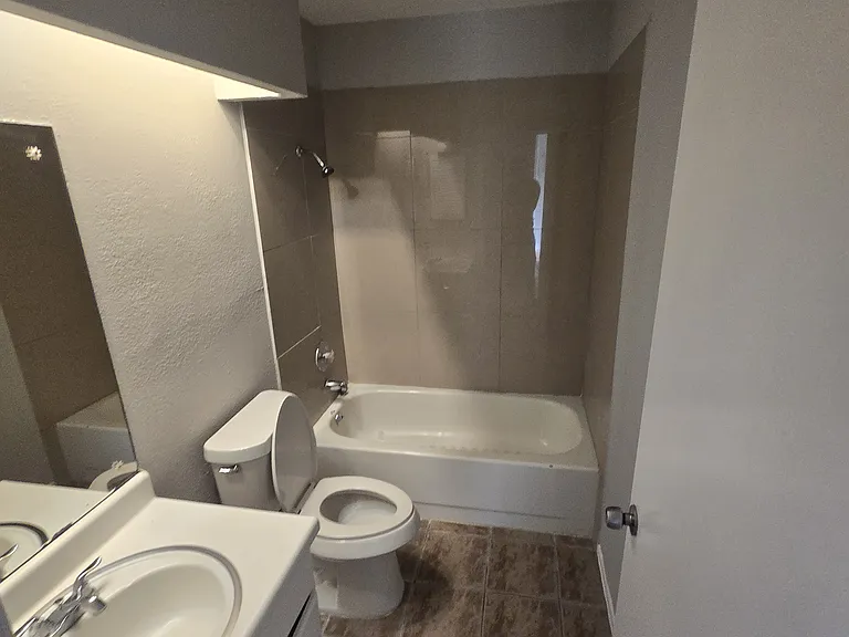 7278 Montgomery Dr — Photo 4