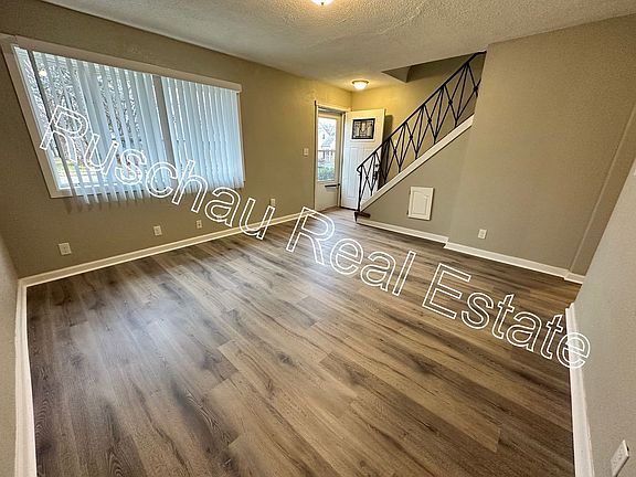 4th image of 1822 Tuttle Ave