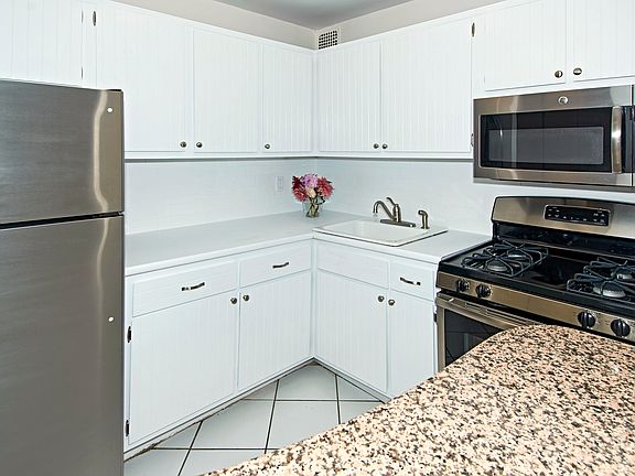 2nd image of 25 Franklin Ave APT 6H