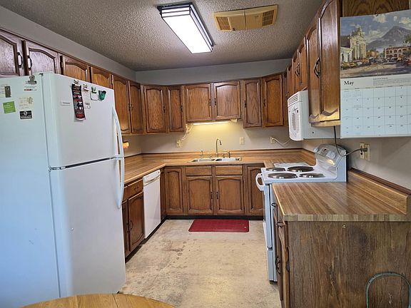4th image of 141 Heather Ave