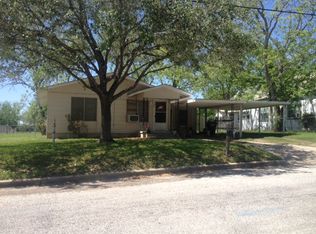 321 W 13th St, Shiner, TX 77984