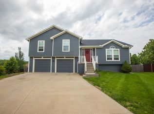 1304 NW Walnut Ct, Grain Valley, MO 64029