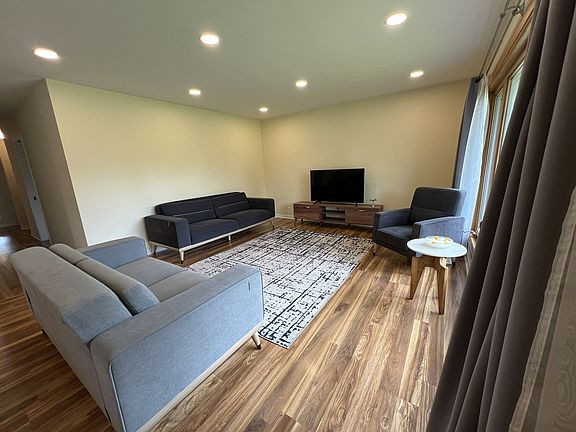 5th image of 1431 E Emmerson Ln