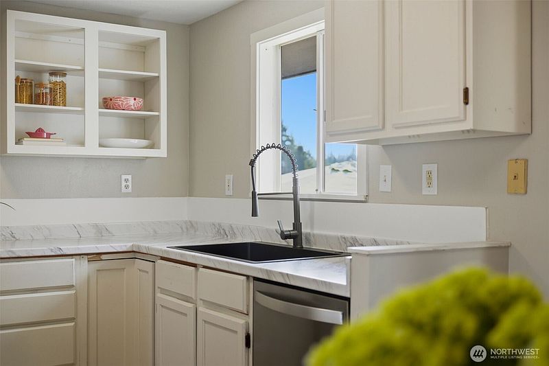 4th image of 4306 N Highland Avenue