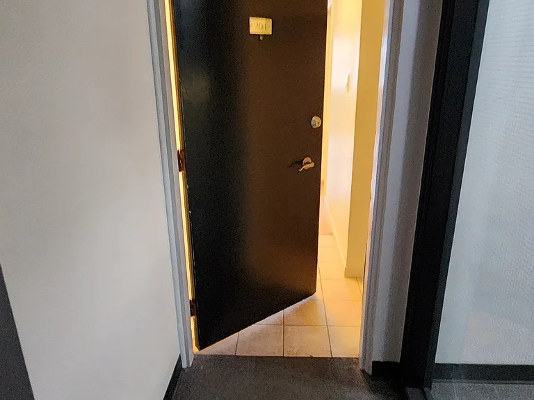 1724 10a St SW #204 — Photo 2
