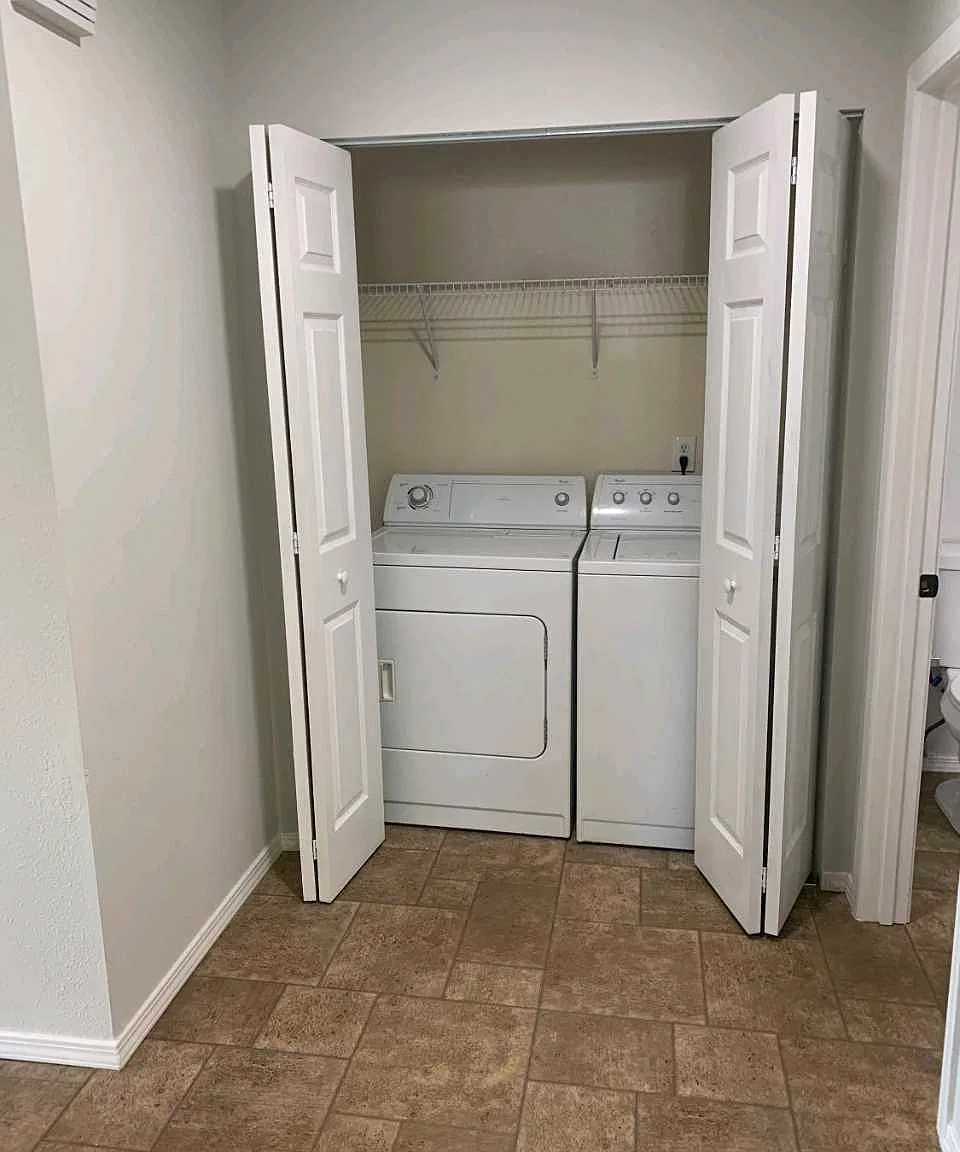 2 bed, 1.5 bath, $1,600 — Photo 4