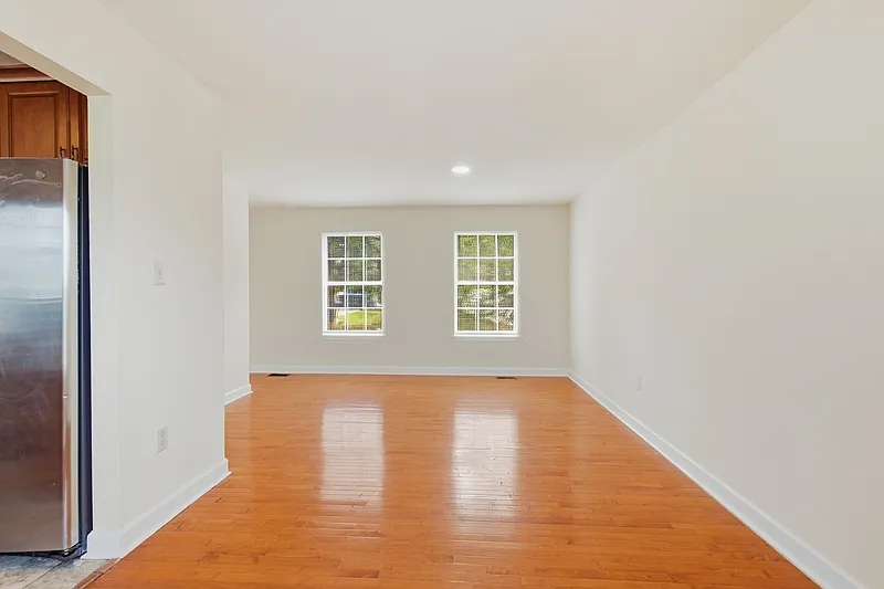 5 bed, 3.5 bath, 1840 sqft, $3,225 — Photo 3