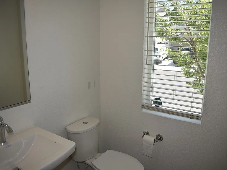 1655 Lion St — Photo 5