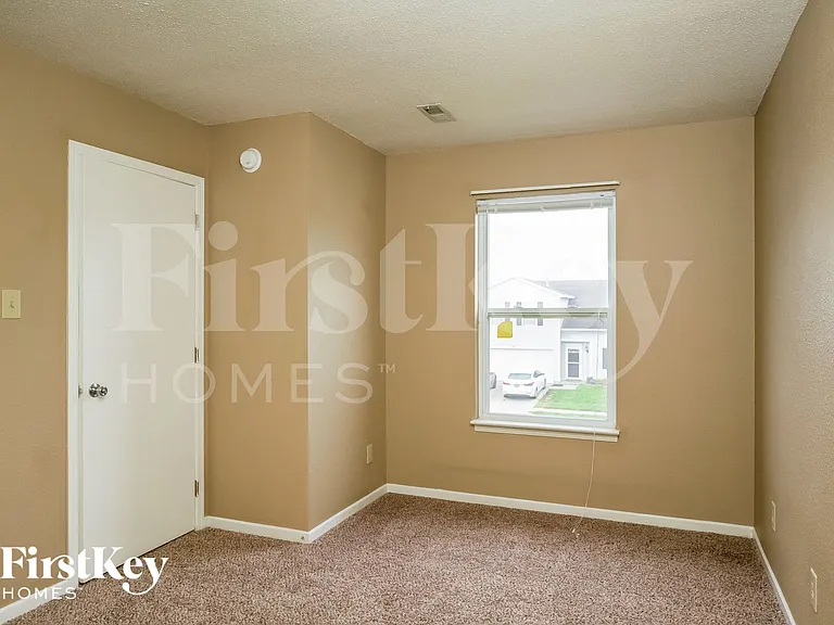96 Winterwood Dr — Photo 12