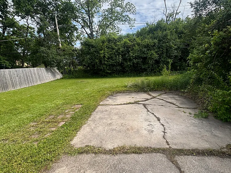 2113 Hawthorne Rd — Photo 12