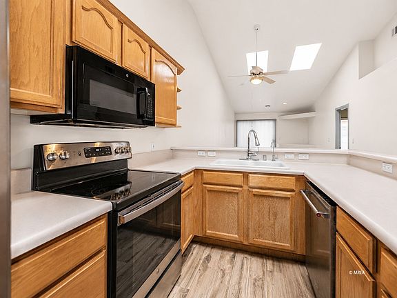 3rd image of 764 Peartree Ln