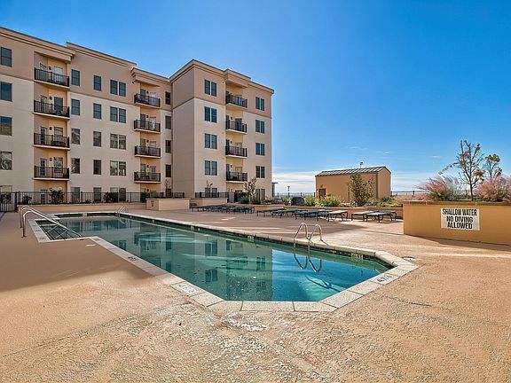5th image of 601 Main St APT 501