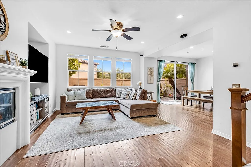 3 bed, 2.5 bath, 1881 sqft, $4,800 — Photo 4