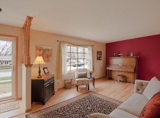 N86W6357 Brookdale Dr, Cedarburg, WI 53012