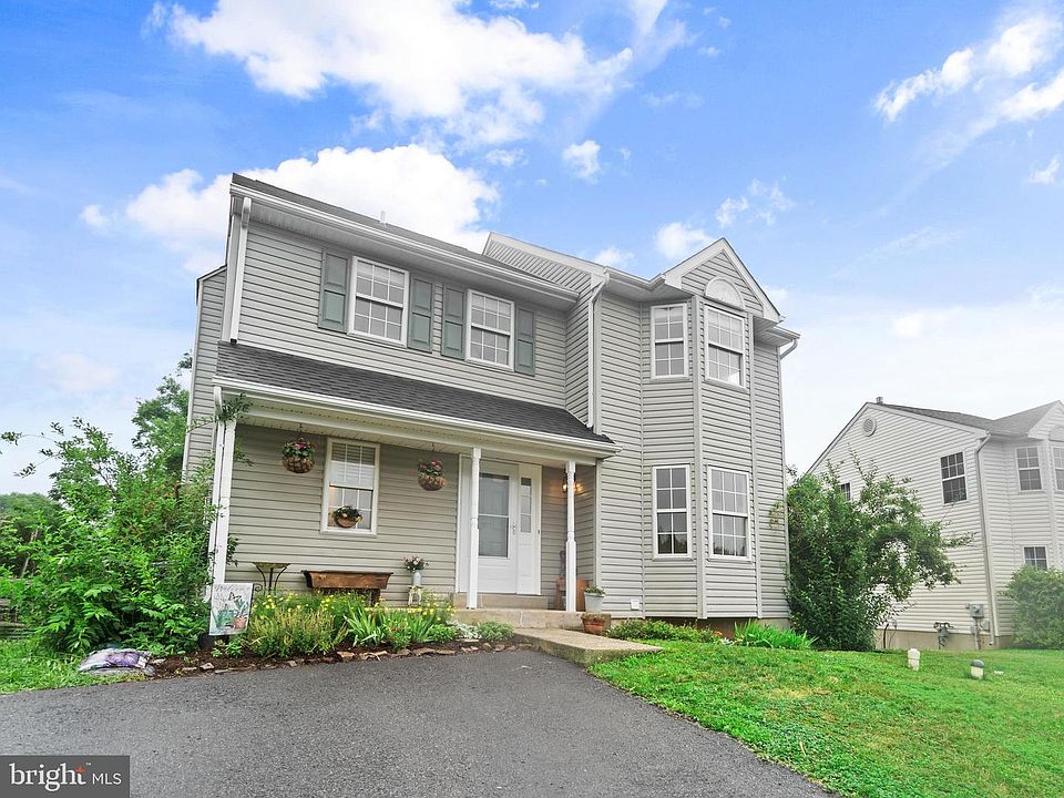 1st image of 806 Elizabeth Ct