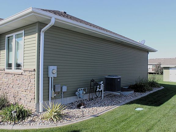 4th image of 824 Cottonwood Trl