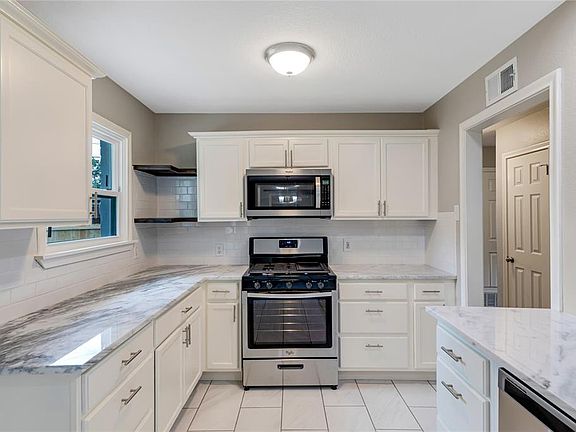 5th image of 2935 Materhorn Dr