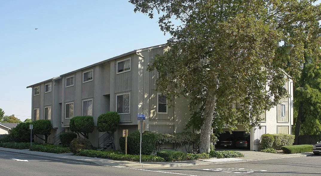 2 bed, 1.5 bath, 860 sqft, $2,295 — Photo 1