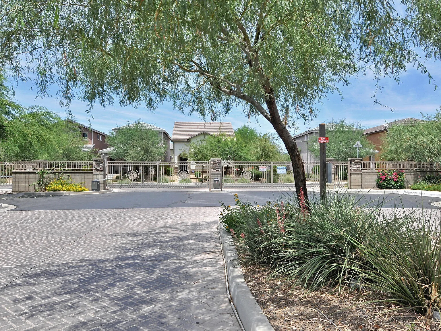 3 bed, 2.5 bath, 1646 sqft, $2,550 — Photo 3