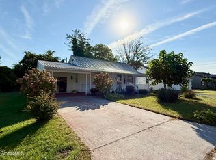15 Holden Ave, Queensbury, NY 12804
