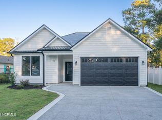 104 NE 16th St, Oak Island, NC 28465