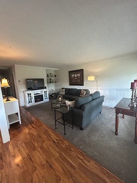 3 bed, 1155 sqft, $2,100 — Photo 4