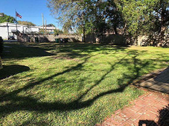 Expansive Front lawn