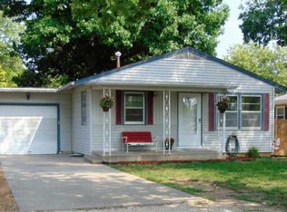 1914 SW Fairlawn Rd, Topeka, KS 66604