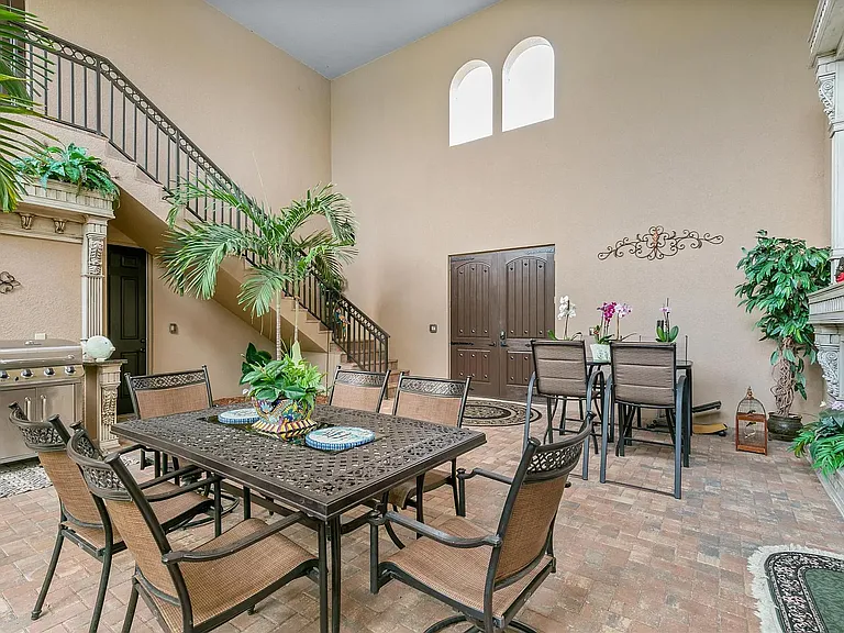 483 S Barfield Dr — Photo 5
