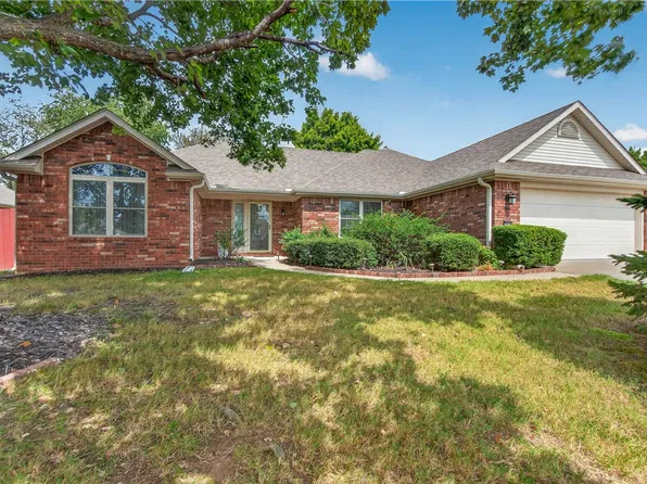 2806 Amberwood St, Springdale, AR 72762